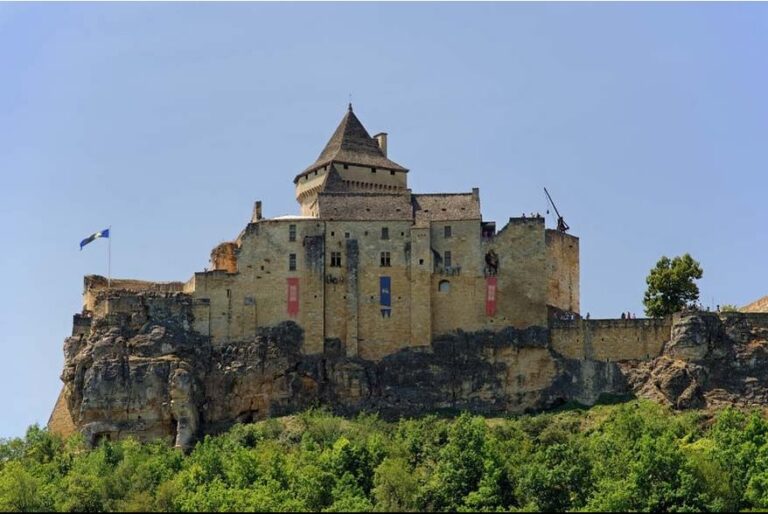 Faites plaisir à vos enfants, emmenez les visiter Castelnaud, pour assister aux tirs de trébuchet