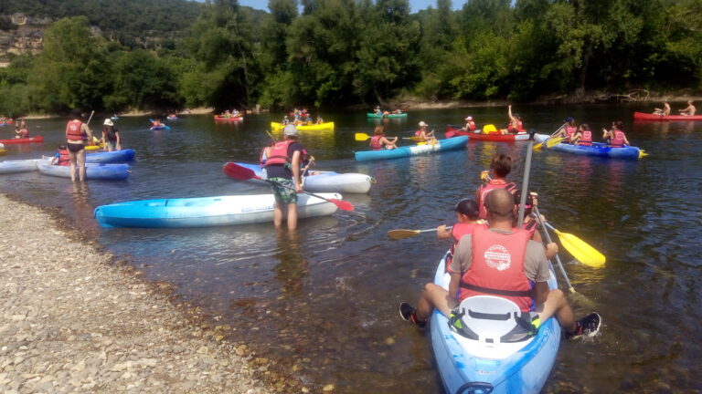 Sortie canoé organisée une fois par semaine pour les vacanciers du village