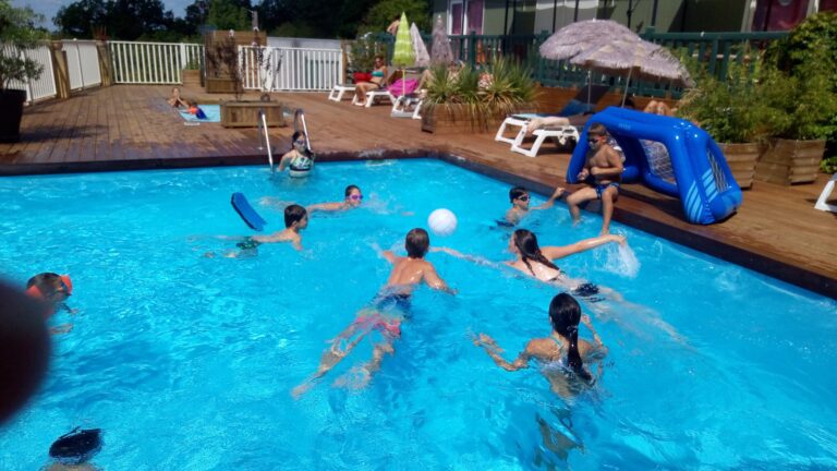 Animation water polo dans la piscine chauffée