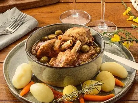 Plat périgourdin servi au restaurant des Ventoulines pour les groupes